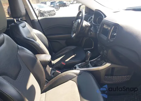 2020 Jeep Compass Latitude 4X4 z USA, uszkodzony, nr VIN 3C4NJDBB0LT117321